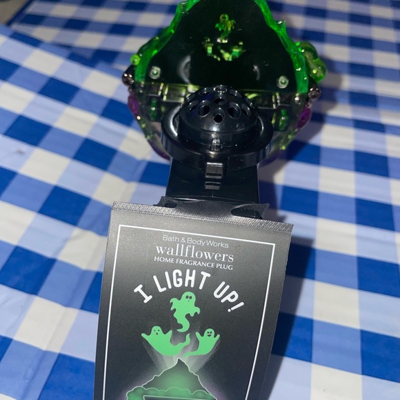 Bath and Body Works Ghostly Goblet projector, Wallflower Plug - Picture 6 of 6